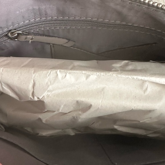 Kenneth Cole Purse - Picture 7 of 16